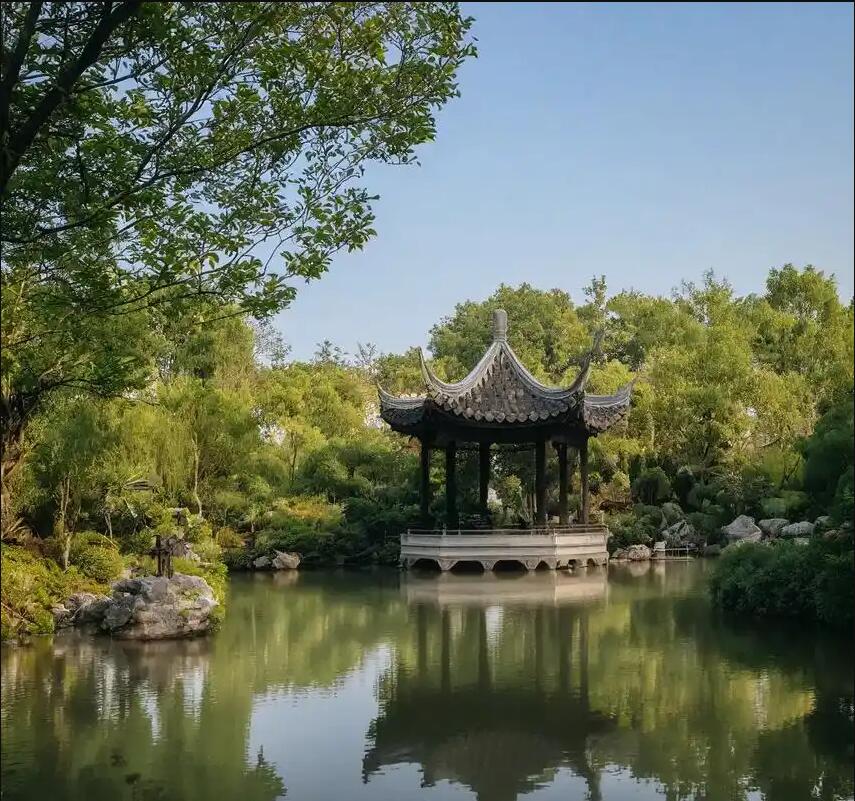 重庆倾城餐饮有限公司