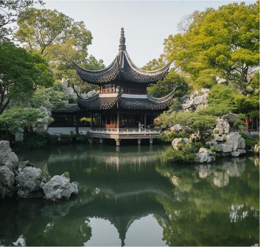 重庆倾城餐饮有限公司